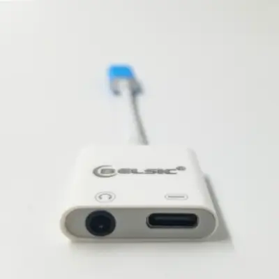 Detalles accesorios de Adaptador Audio Usb-C Macho A Auricular Miniplug Hembra + Usb-C P/Carga