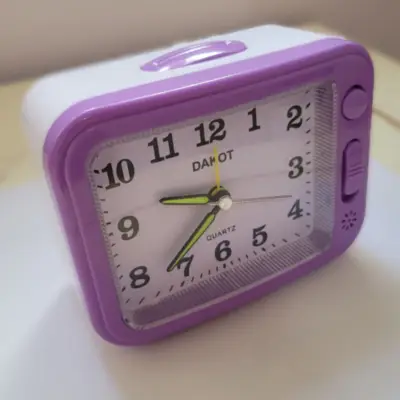 Detalles accesorios de Reloj Despertador 4 agujas Dakot A92 Violeta