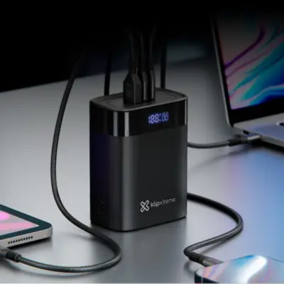 Vista lateral de Cargador Portatil 30000 Mah XTech KPB-850