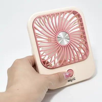 Vista lateral de Ventilador de escritorio con bateria recargable 10 x 12,7 cm